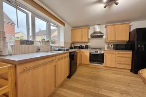 Kitchen/Breakfast Room- click for photo gallery